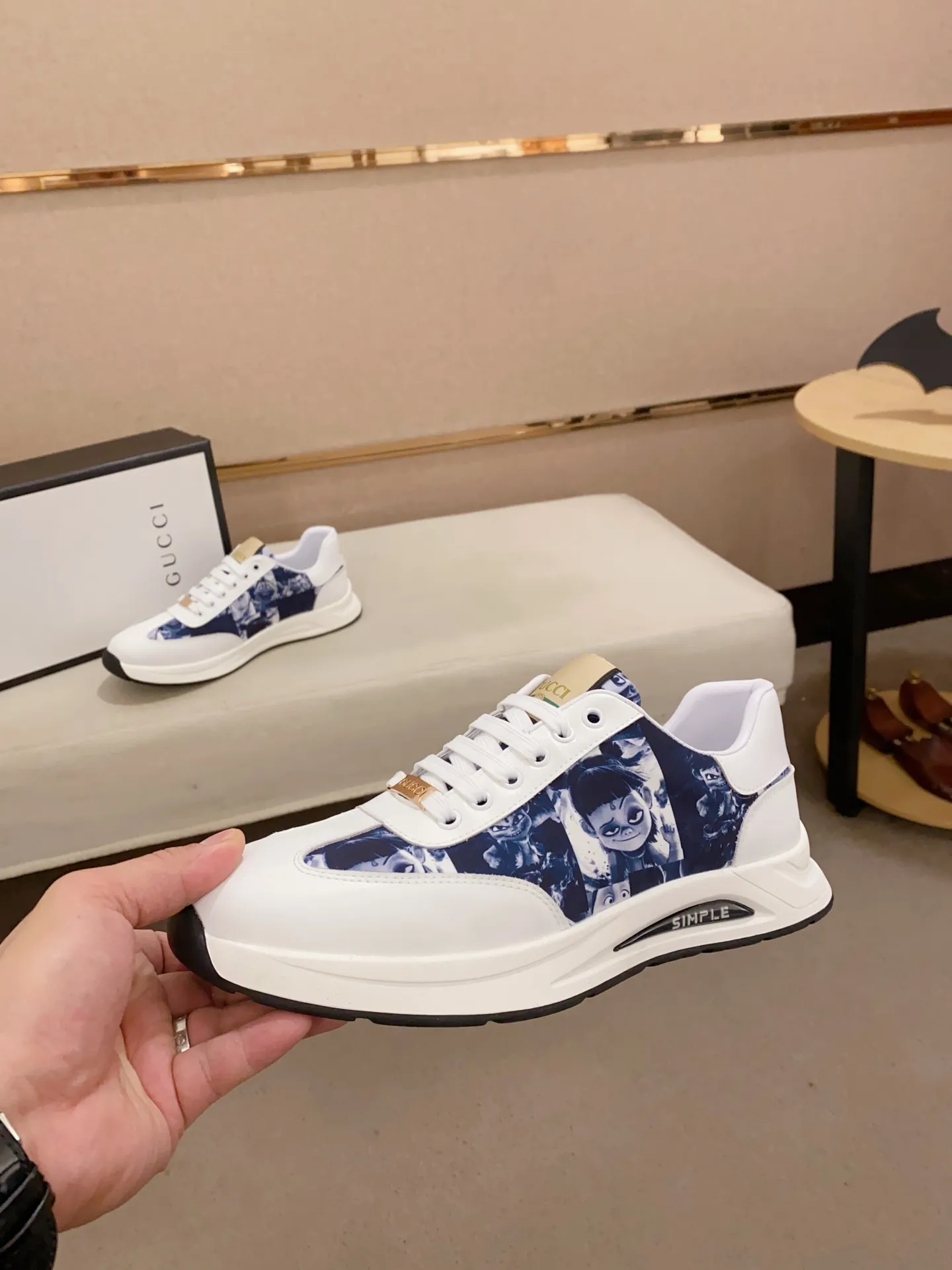 Men's shoes💰 420💰The new GUCCI (Gucci) counters are launched simultaneously. The new men's shoes, 😘fabrics are selected from imported cowhide, and the lining is sheepskin lining. 👍🏿 High-end ☄️ air-cushion molded anti-slip rubber outsole, exquisite lines, simple and elegant, comfortable and high-end for leisure travel. Code number: 38 to 44 (45 can be customized and cannot be returned or exchanged)
